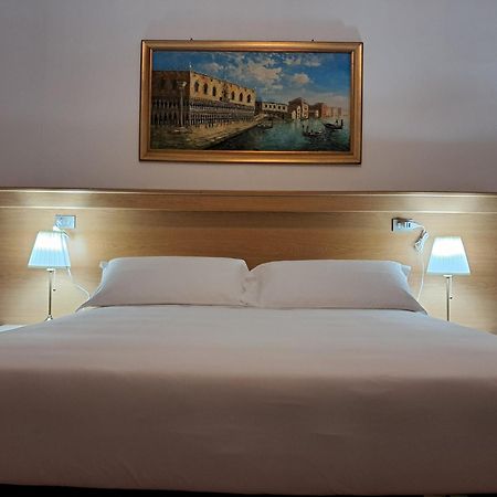 Hotel Tito 2 Mestre Exteriör bild