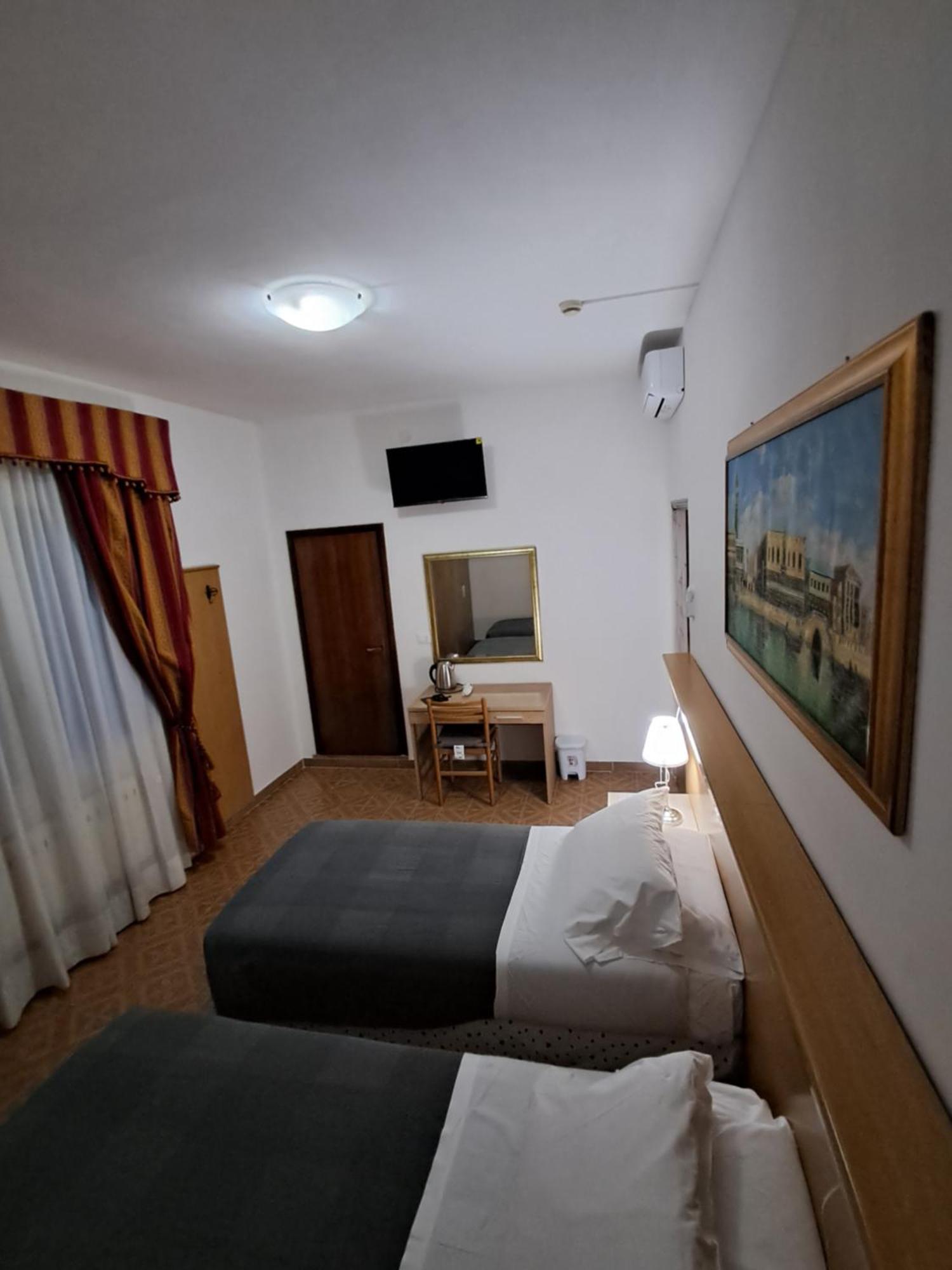 Hotel Tito 2 Mestre Exteriör bild