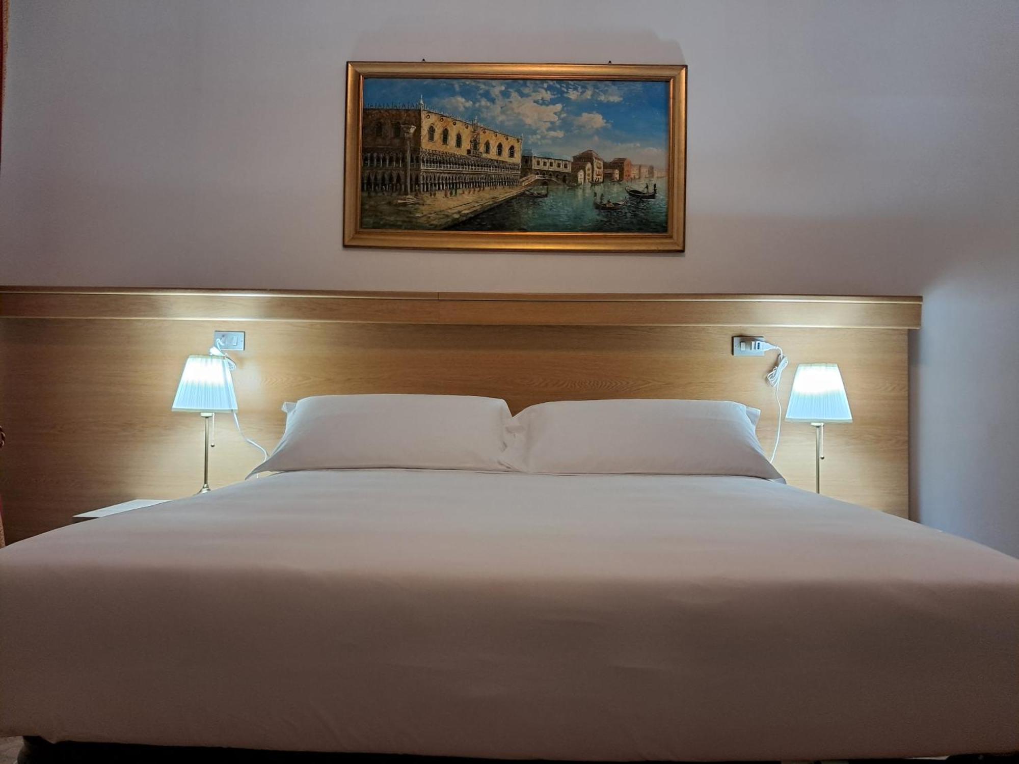 Hotel Tito 2 Mestre Exteriör bild