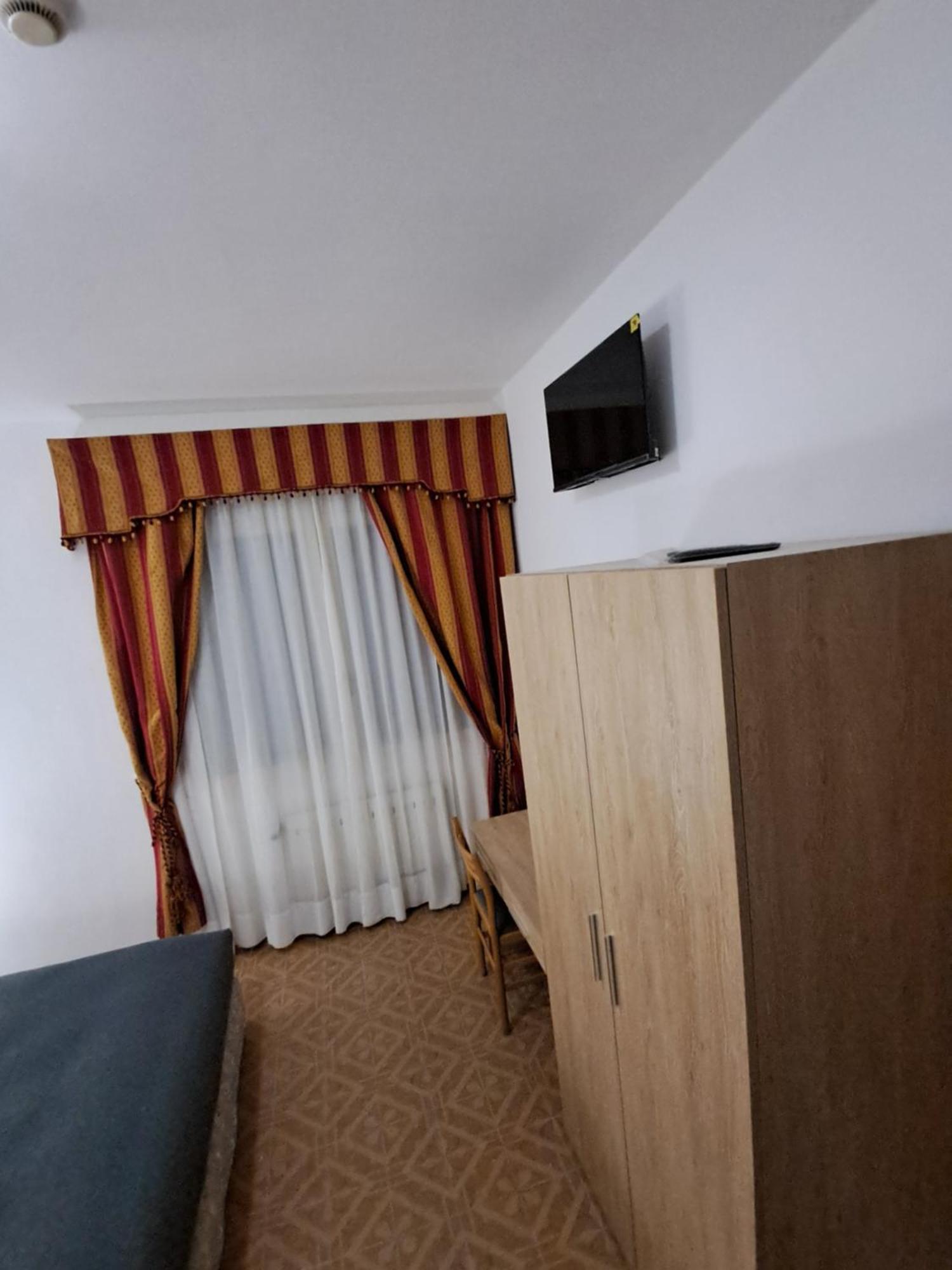 Hotel Tito 2 Mestre Exteriör bild