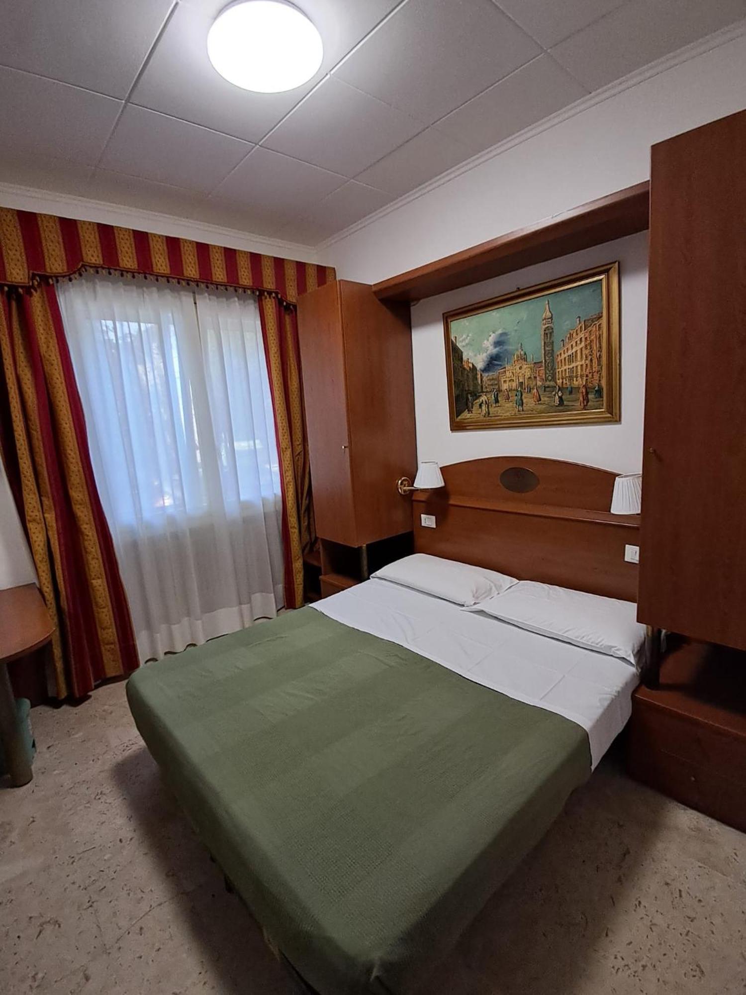 Hotel Tito 2 Mestre Exteriör bild