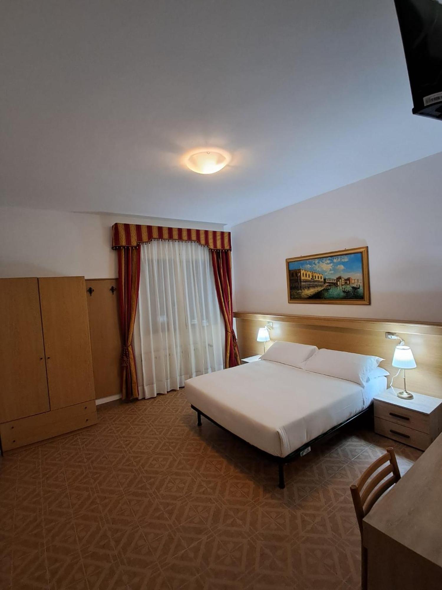 Hotel Tito 2 Mestre Exteriör bild
